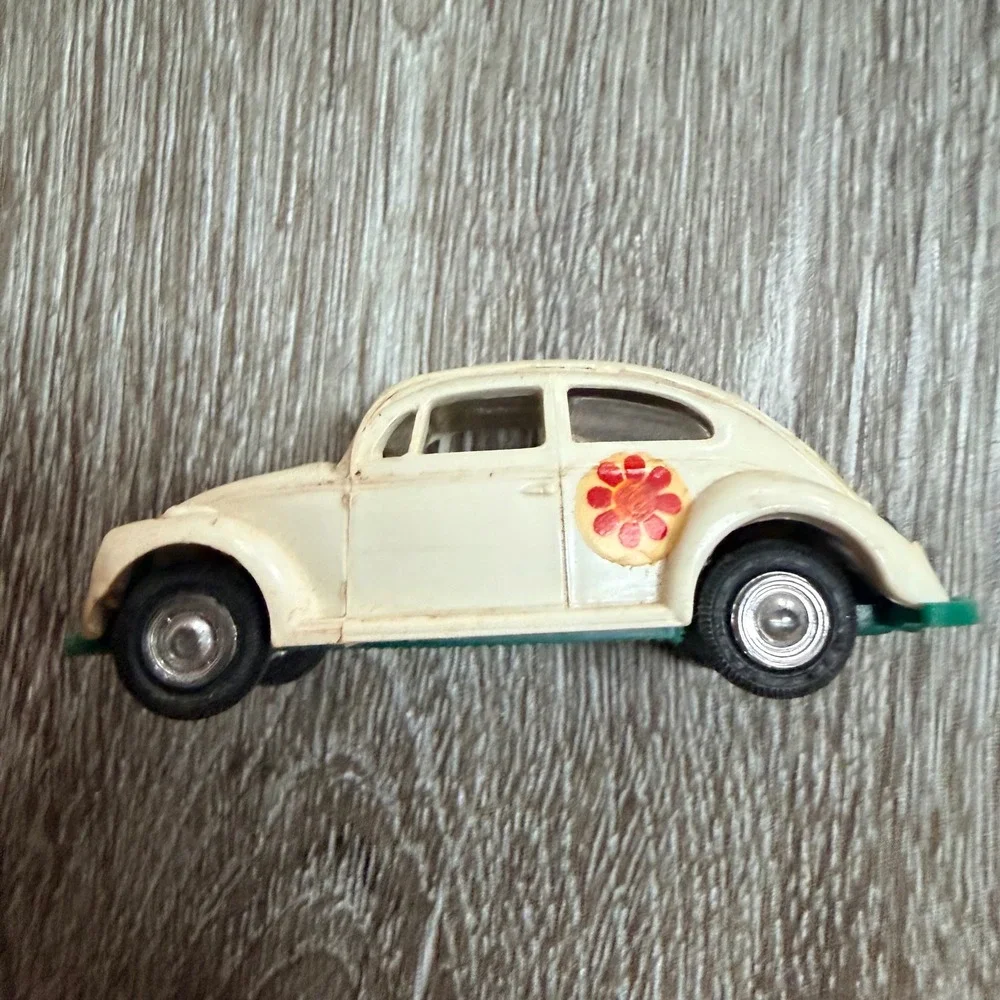 Vintage Lindberg Line Volkswagen Beetle 19 Flower Power White Toy Car 3 Inch